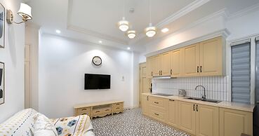 Luxe Paradise Suites Dich Vong Hau