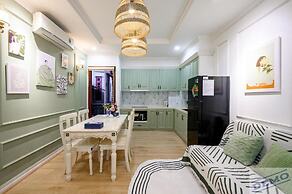 Luxe Paradise Suites Dich Vong Hau