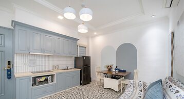 Luxe Paradise Suites Dich Vong Hau