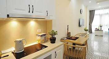 Luxe Paradise Suites Dich Vong Hau