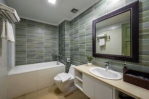 Luxe Paradise Suites Dich Vong Hau