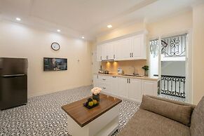 Luxe Paradise Suites Dich Vong Hau