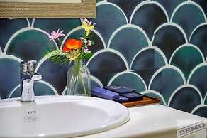 Luxe Paradise Suites Dich Vong Hau