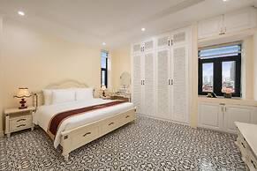 Luxe Paradise Suites Dich Vong Hau