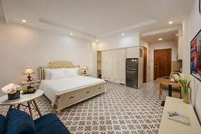 Luxe Paradise Suites Dich Vong Hau