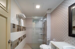 Luxe Paradise Suites Dich Vong Hau