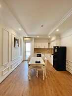 Luxe Paradise Suites Dich Vong Hau