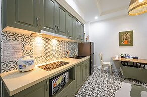 Luxe Paradise Suites Dich Vong Hau