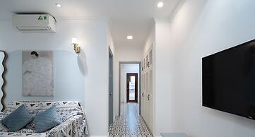 Luxe Paradise Suites Dich Vong Hau