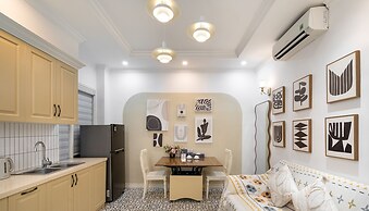 Luxe Paradise Suites Dich Vong Hau