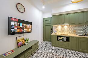 Luxe Paradise Suites Dich Vong Hau