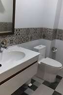 Luxe Paradise Suites Dich Vong Hau