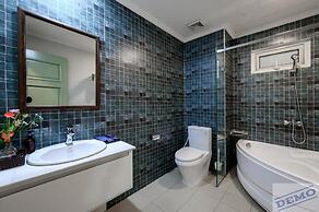 Luxe Paradise Suites Dich Vong Hau