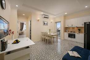 Luxe Paradise Suites Dich Vong Hau