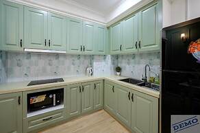 Luxe Paradise Suites Dich Vong Hau