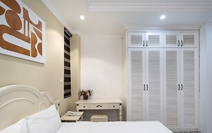 Luxe Paradise Suites Dich Vong Hau