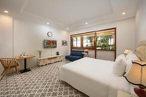 Luxe Paradise Suites Dich Vong Hau