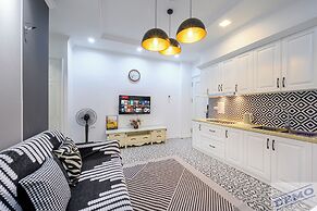 Luxe Paradise Suites Dich Vong Hau