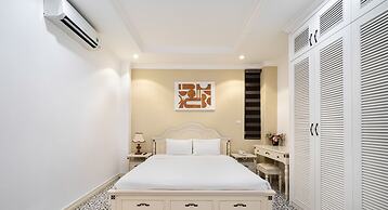 Luxe Paradise Suites Dich Vong Hau