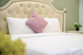 Luxe Paradise Suites Dich Vong Hau