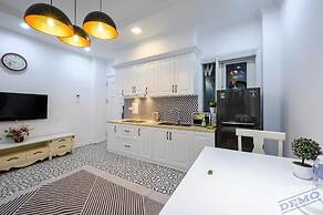 Luxe Paradise Suites Dich Vong Hau