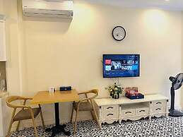 Luxe Paradise Suites Dich Vong Hau