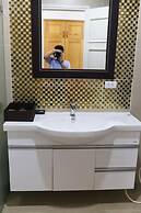 Luxe Paradise Suites Dich Vong Hau