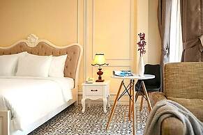 Luxe Paradise Suites Dich Vong Hau