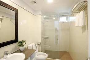 Luxe Paradise Suites Dich Vong Hau