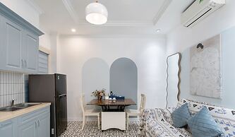 Luxe Paradise Suites Dich Vong Hau