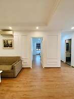 Luxe Paradise Suites Dich Vong Hau