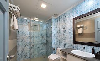 Luxe Paradise Suites Dich Vong Hau