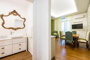 Green Tea Flat at Piazza Carit by Wonderful Italy