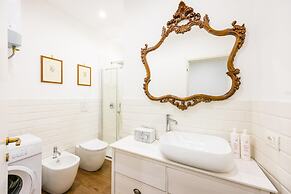 Green Tea Flat at Piazza Carit by Wonderful Italy