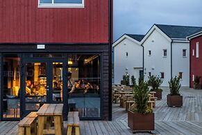 Henningsvær Bryggehotell - by Classic Norway Hotels