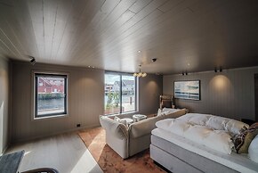 Henningsvær Bryggehotell - by Classic Norway Hotels