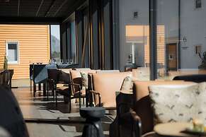 Henningsvær Bryggehotell - by Classic Norway Hotels