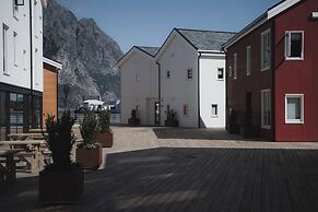 Henningsvær Bryggehotell - by Classic Norway Hotels