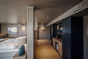 Henningsvær Bryggehotell - by Classic Norway Hotels