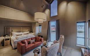 Henningsvær Bryggehotell - by Classic Norway Hotels