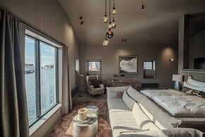 Henningsvær Bryggehotell - by Classic Norway Hotels