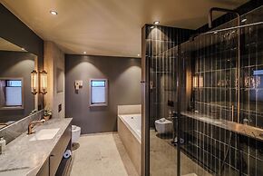 Henningsvær Bryggehotell - by Classic Norway Hotels