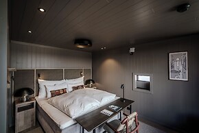 Henningsvær Bryggehotell - by Classic Norway Hotels