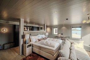 Henningsvær Bryggehotell - by Classic Norway Hotels