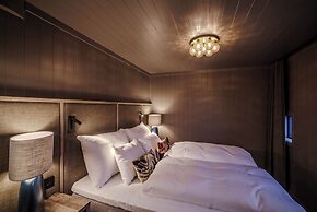 Henningsvær Bryggehotell - by Classic Norway Hotels