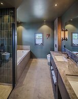 Henningsvær Bryggehotell - by Classic Norway Hotels