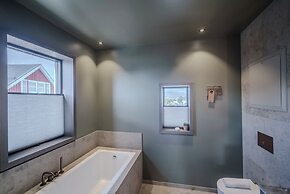 Henningsvær Bryggehotell - by Classic Norway Hotels