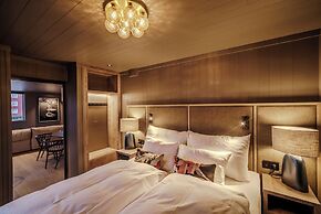 Henningsvær Bryggehotell - by Classic Norway Hotels