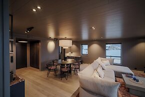 Henningsvær Bryggehotell - by Classic Norway Hotels