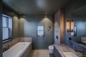 Henningsvær Bryggehotell - by Classic Norway Hotels